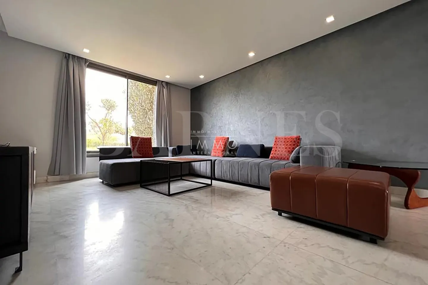 Superb loft in secured residence.