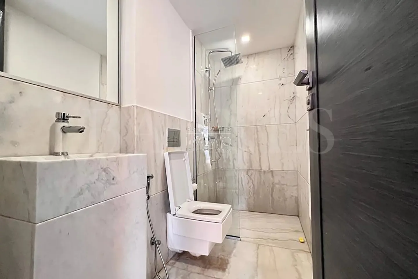 Superb loft in secured residence.