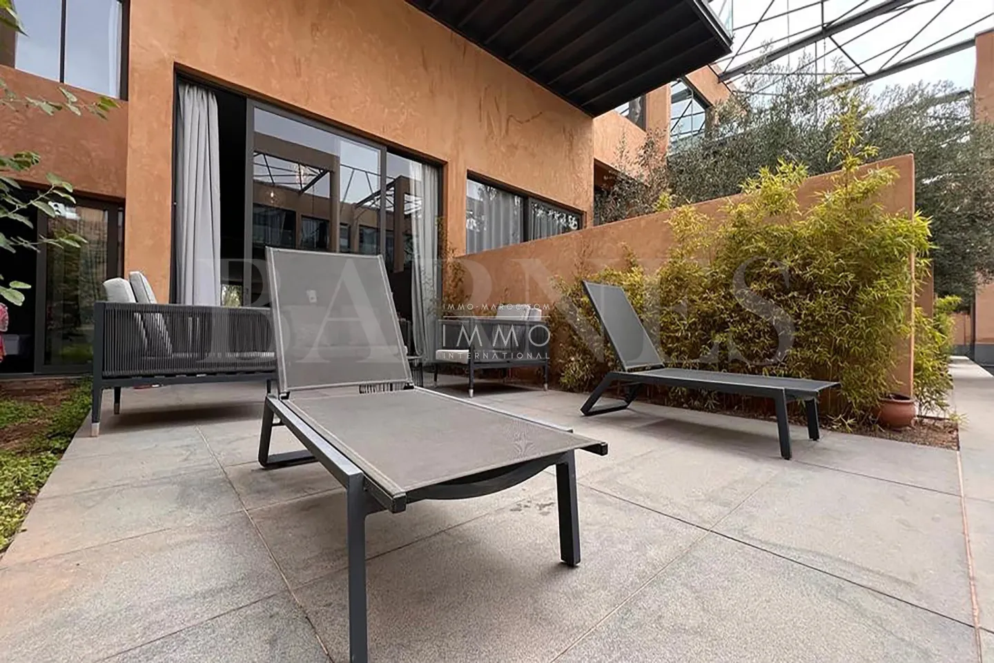 Superb loft in secured residence.