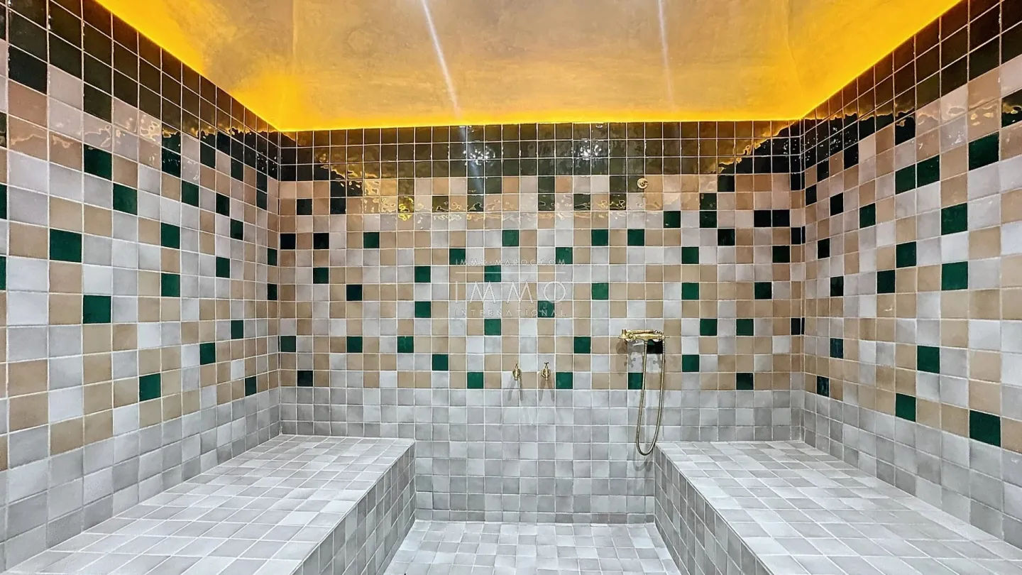 Contemporary villa on the golf course