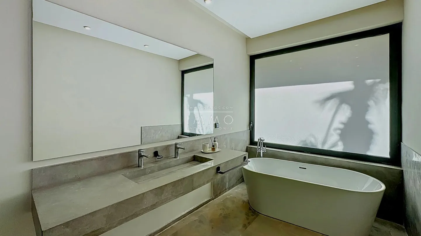 Contemporary villa on the golf course