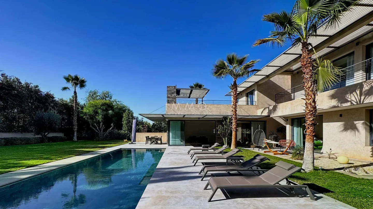 Contemporary villa on the golf course