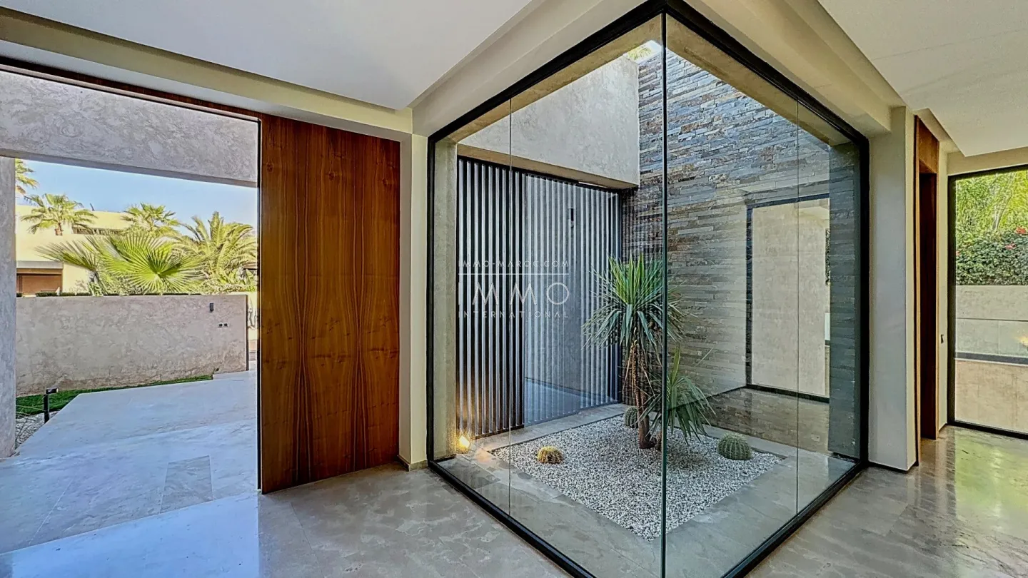 Contemporary villa on the golf course