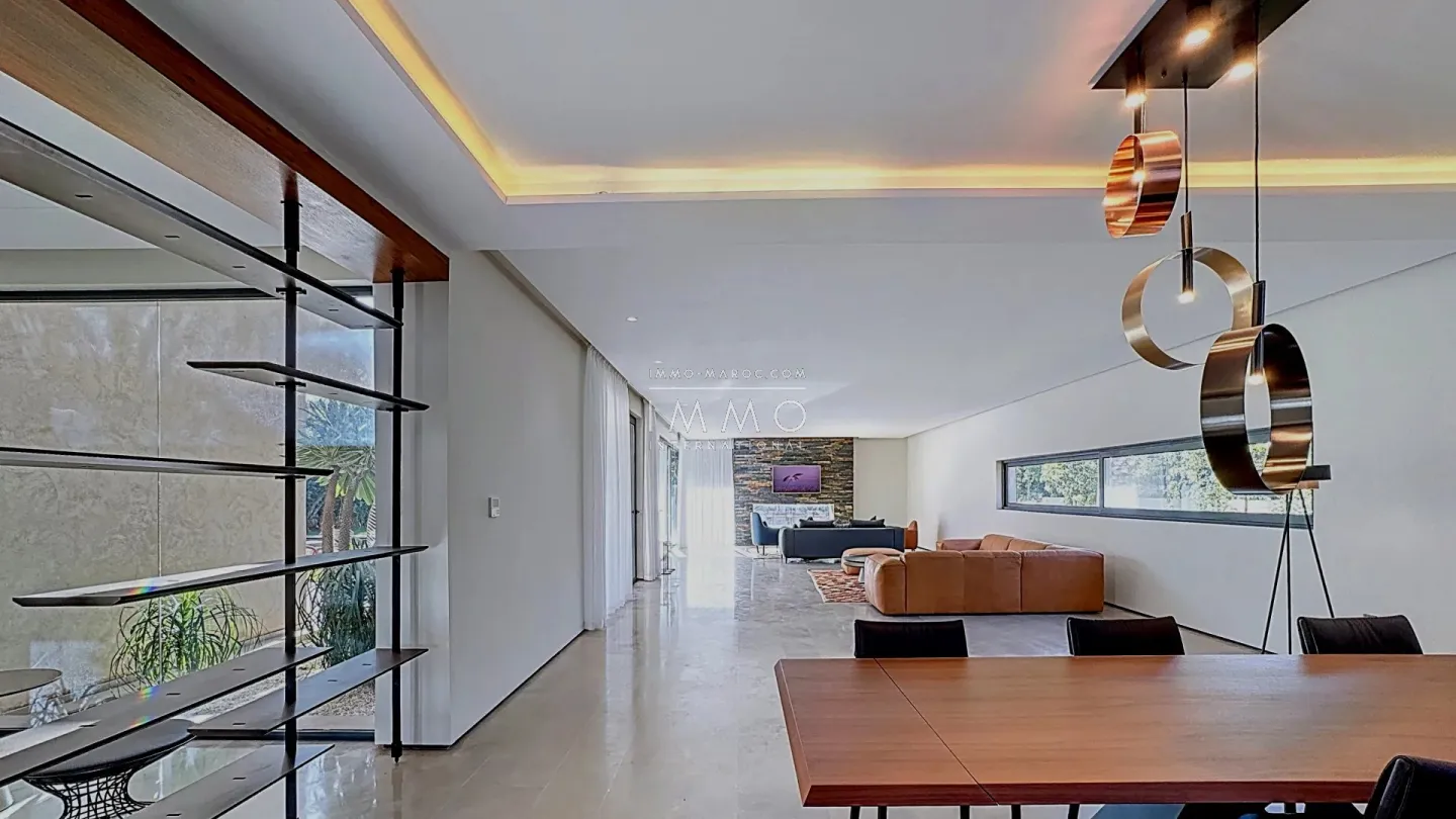 Contemporary villa on the golf course