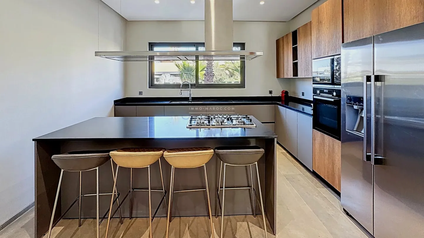 Contemporary villa on the golf course