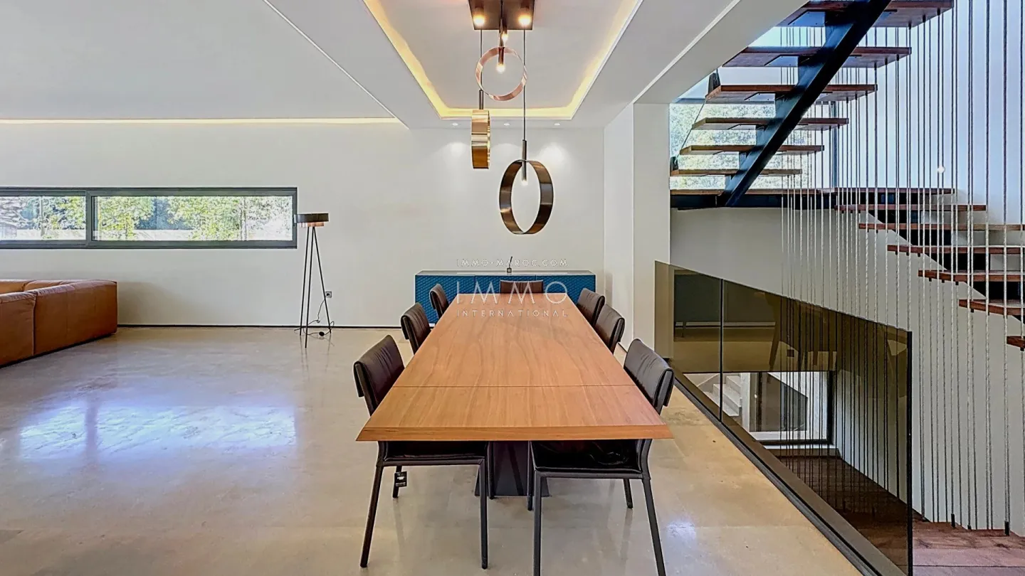 Contemporary villa on the golf course