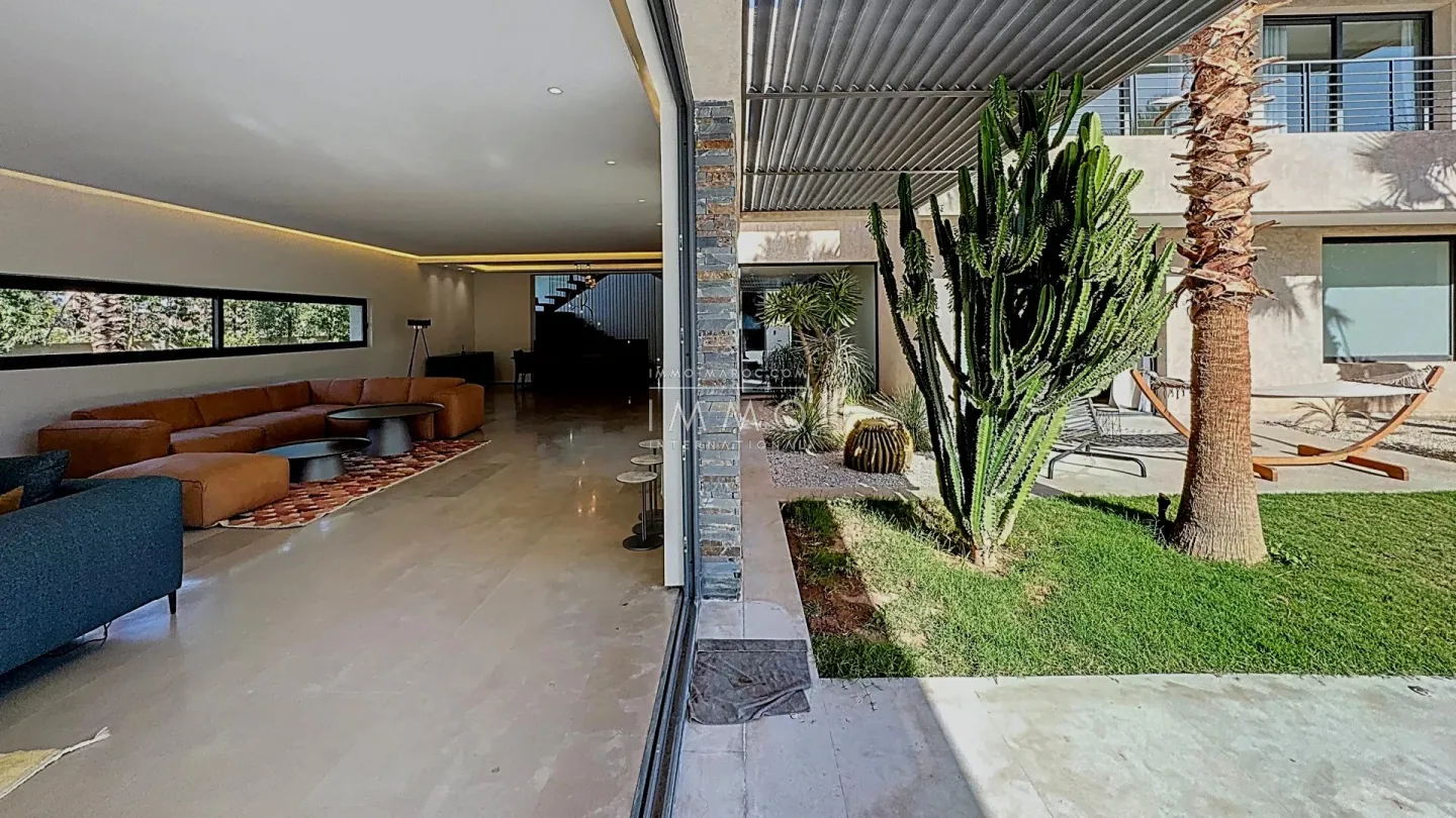 Contemporary villa on the golf course