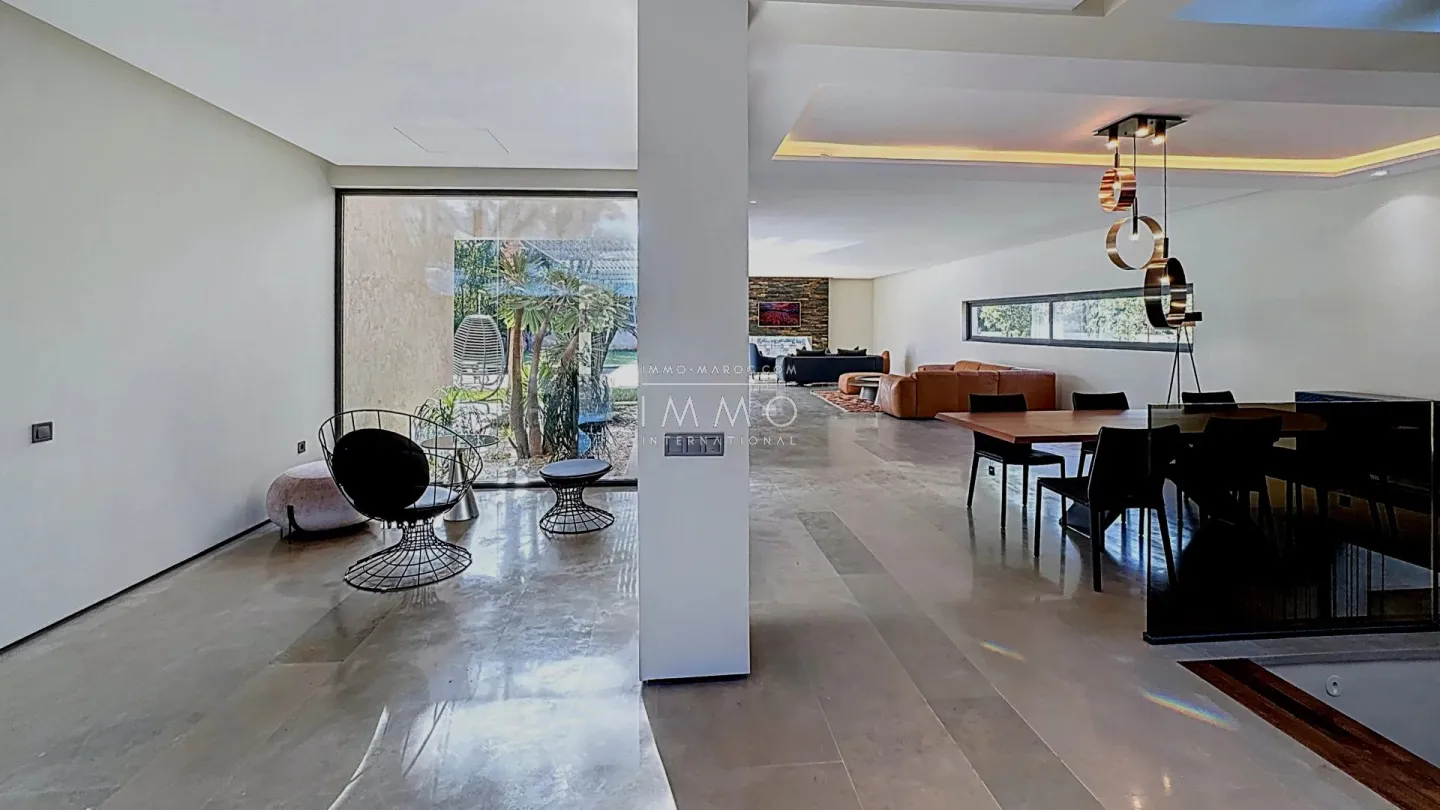 Contemporary villa on the golf course