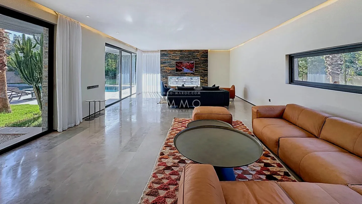 Contemporary villa on the golf course