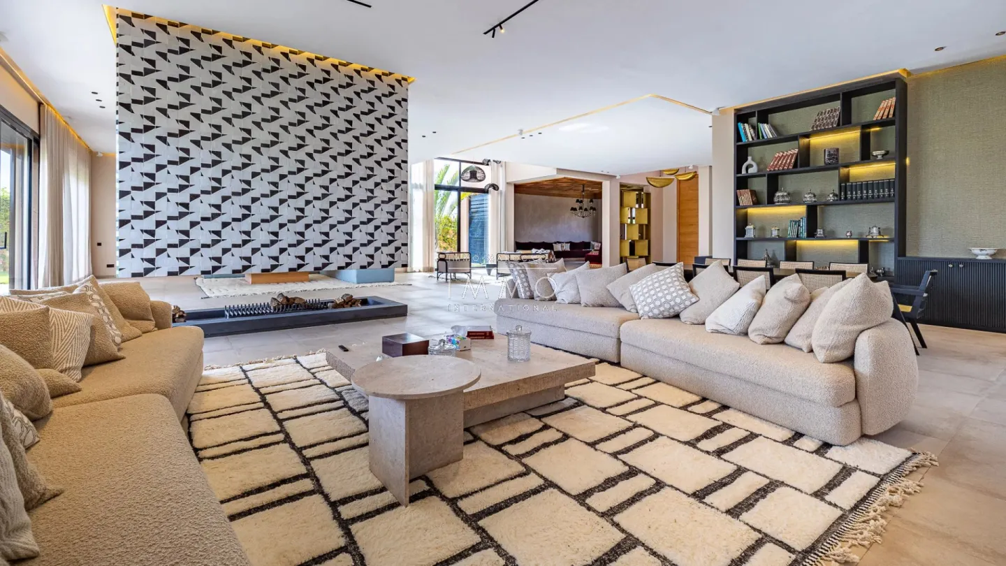 Luxury villa for sale on the golf front