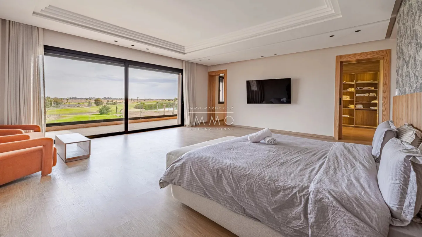 Luxury villa for sale on the golf front