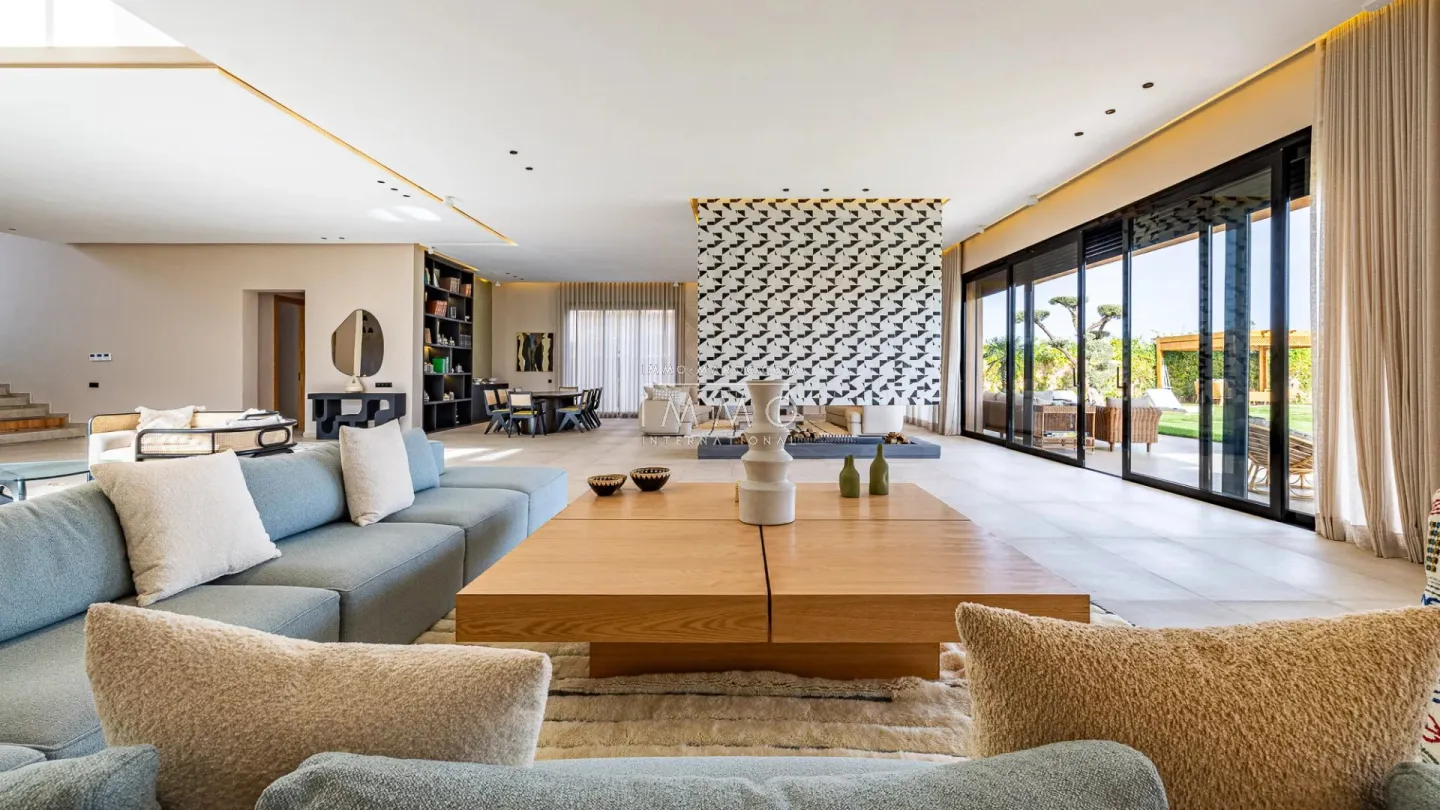 Luxury villa for sale on the golf front