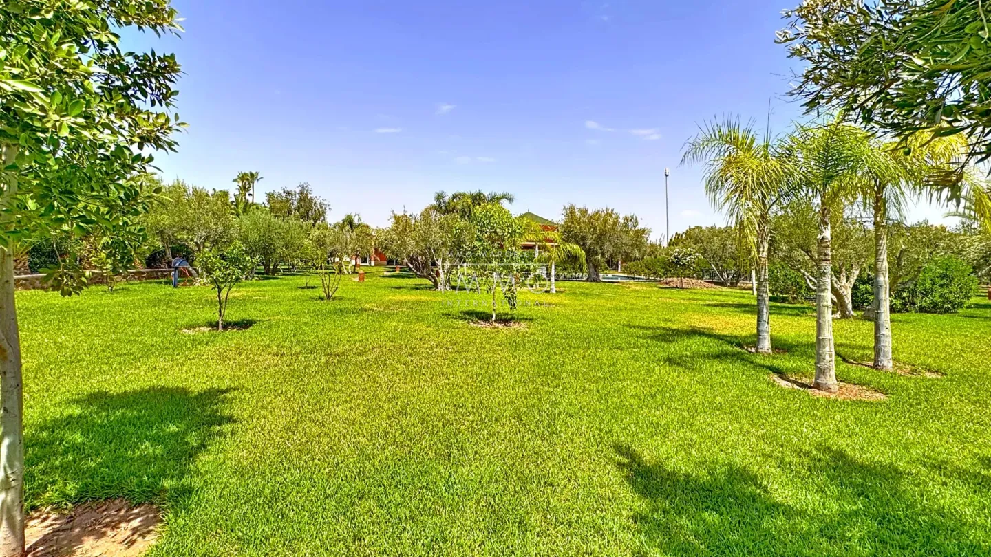 For sale - prestigious single-storey villa on 1 hectare, route d'ouarzazate - marrakech
