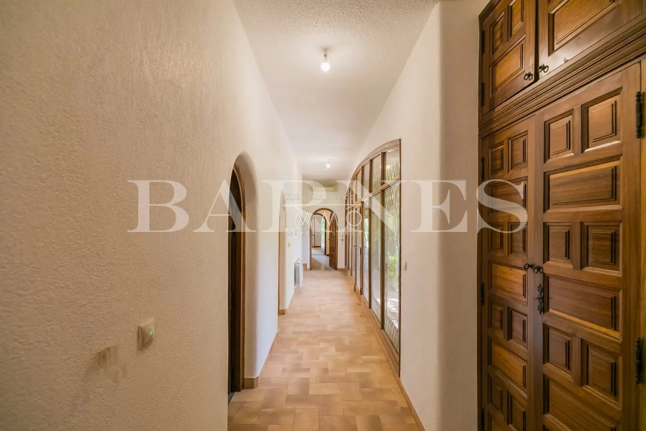 Beautiful villa in the palmeraie bab atlas nestled in a green oasis for sale.