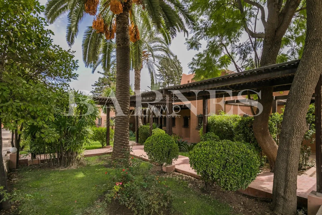 Beautiful villa in the palmeraie bab atlas nestled in a green oasis for sale.