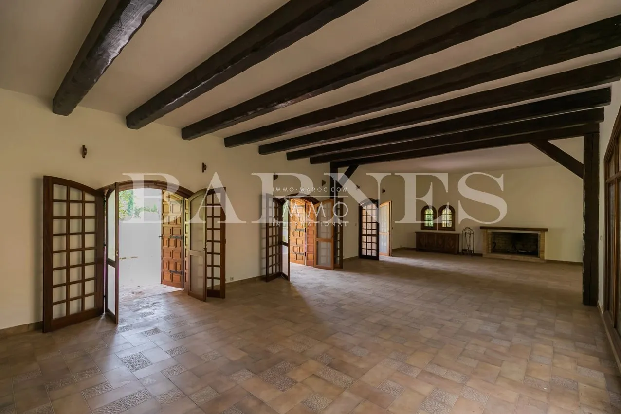 Beautiful villa in the palmeraie bab atlas nestled in a green oasis for sale.