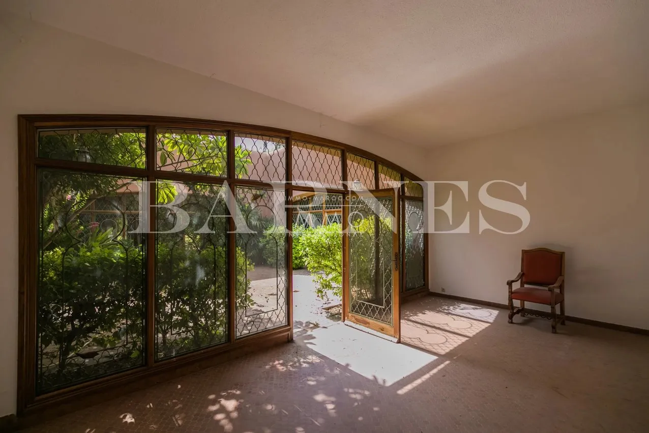 Beautiful villa in the palmeraie bab atlas nestled in a green oasis for sale.