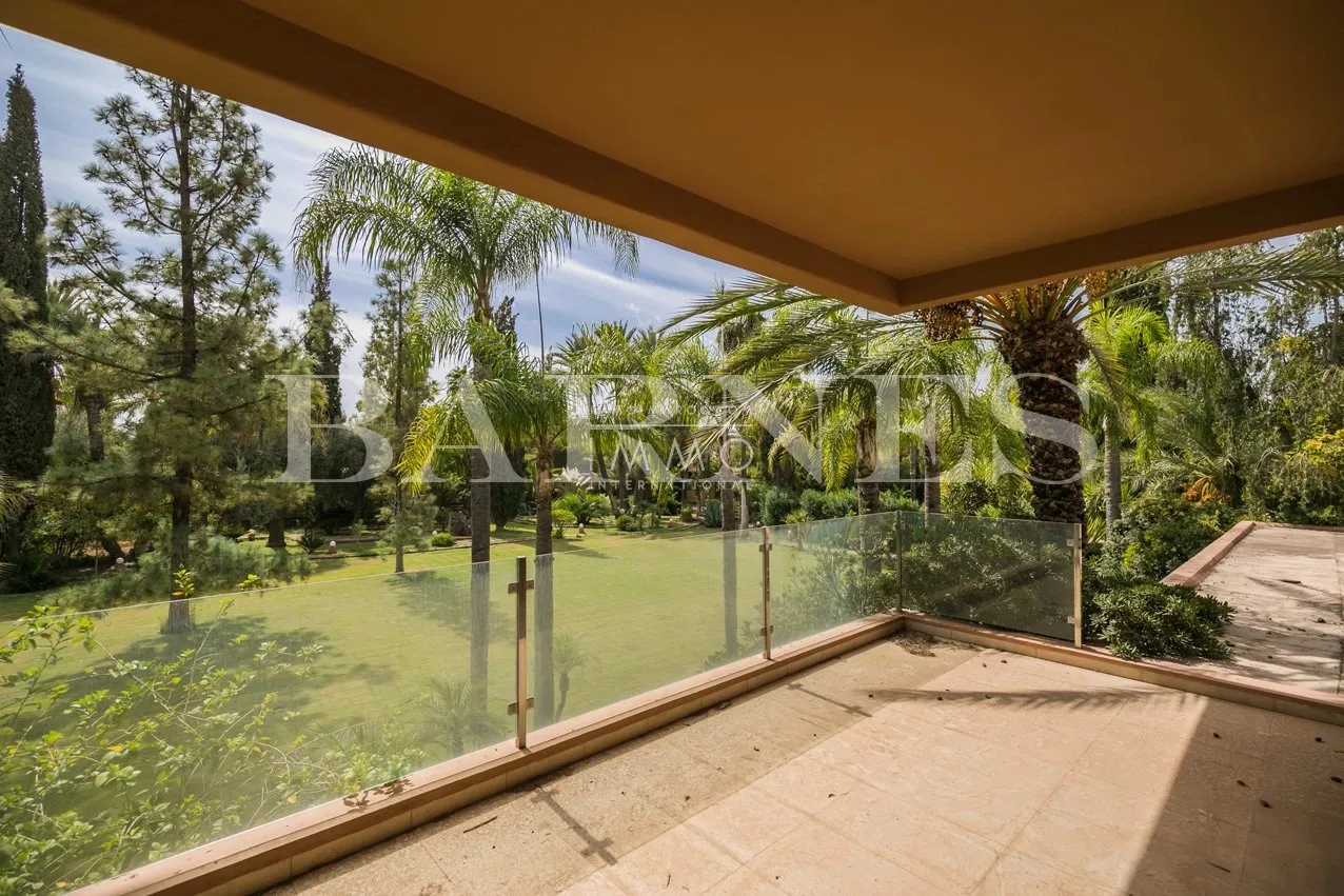 Beautiful villa in the palmeraie bab atlas nestled in a green oasis for sale.