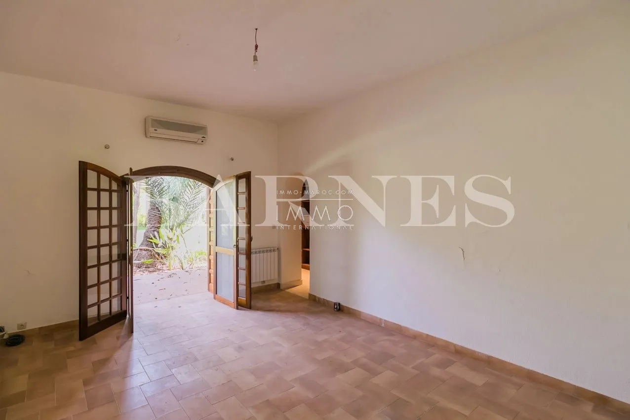 Beautiful villa in the palmeraie bab atlas nestled in a green oasis for sale.