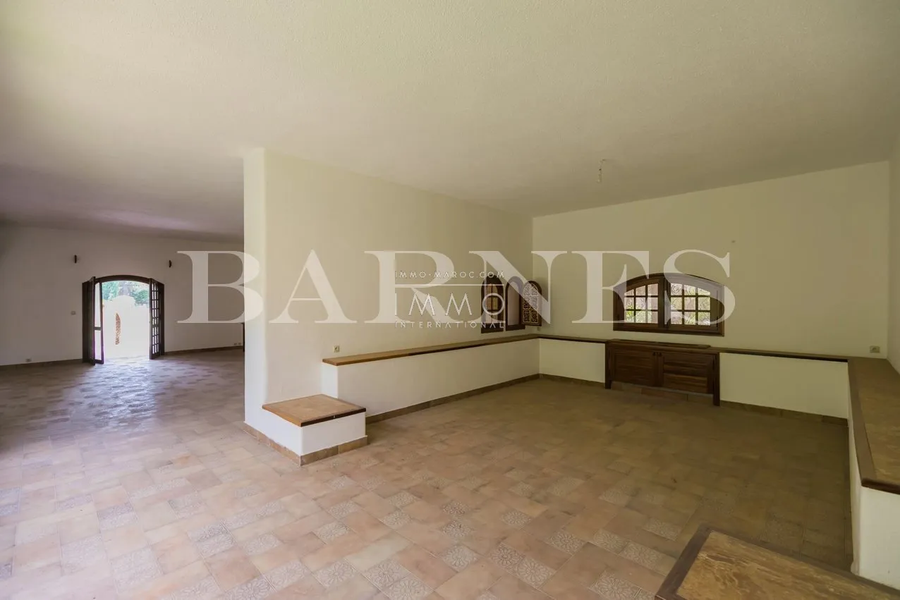 Beautiful villa in the palmeraie bab atlas nestled in a green oasis for sale.