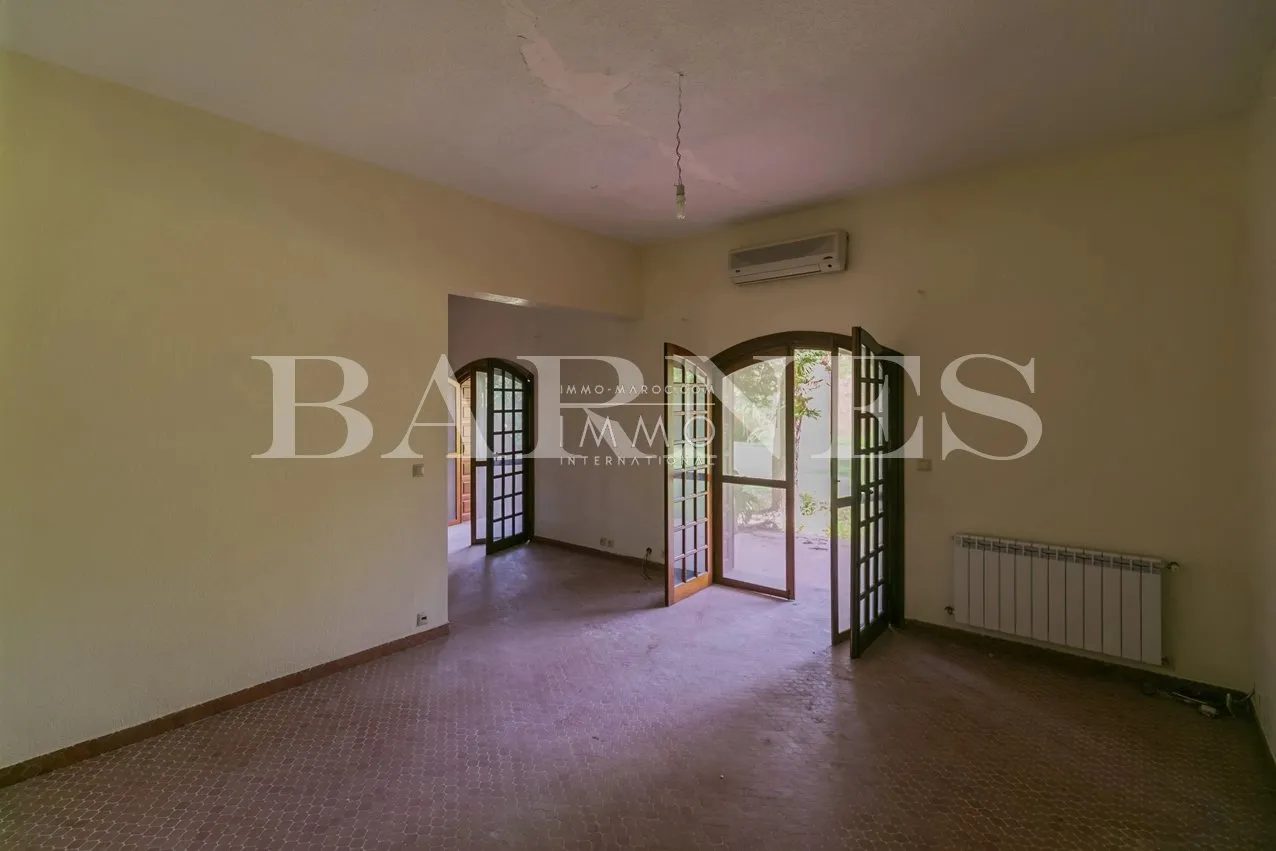 Beautiful villa in the palmeraie bab atlas nestled in a green oasis for sale.