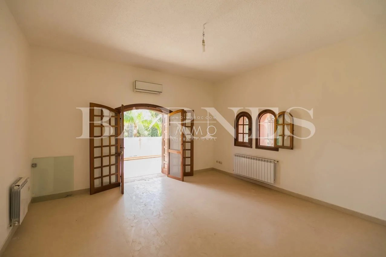 Beautiful villa in the palmeraie bab atlas nestled in a green oasis for sale.