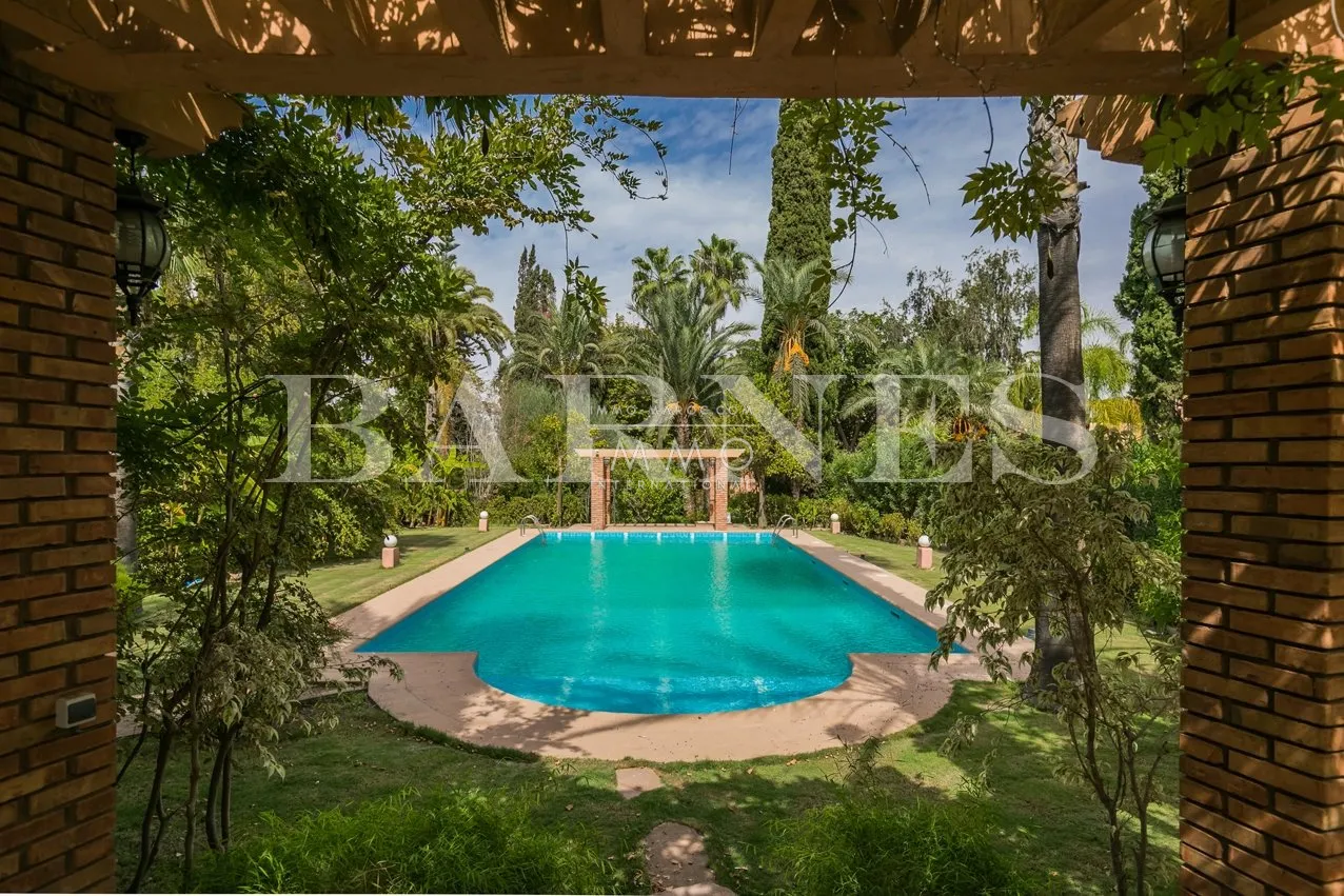 Beautiful villa in the palmeraie bab atlas nestled in a green oasis for sale.