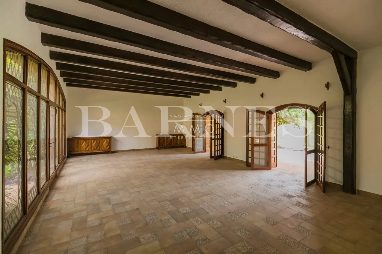 Beautiful villa in the palmeraie bab atlas nestled in a green oasis for sale.