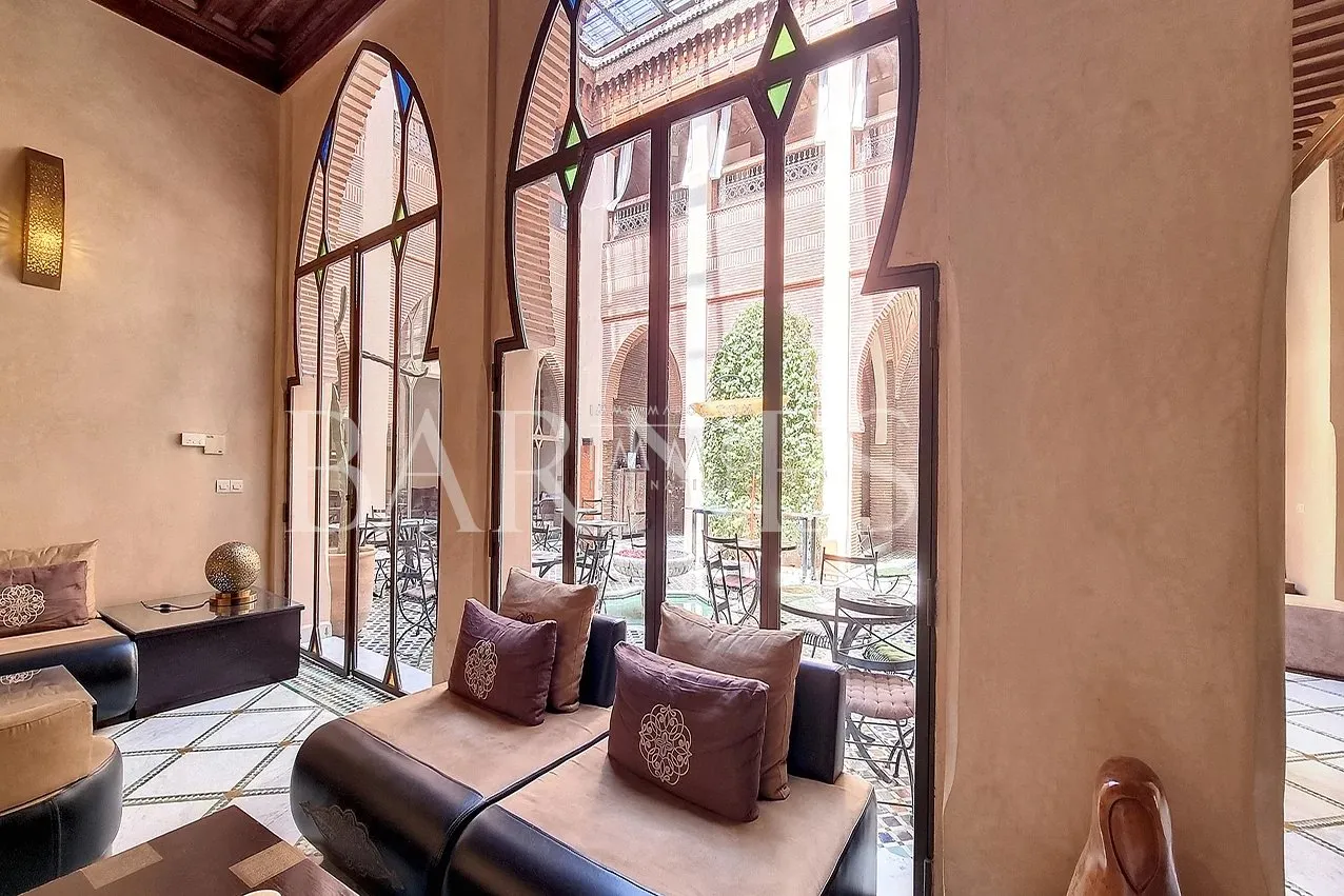 Sale of a guesthouse with 18 rooms located in a charming neighborhood of the medina in marrakech.