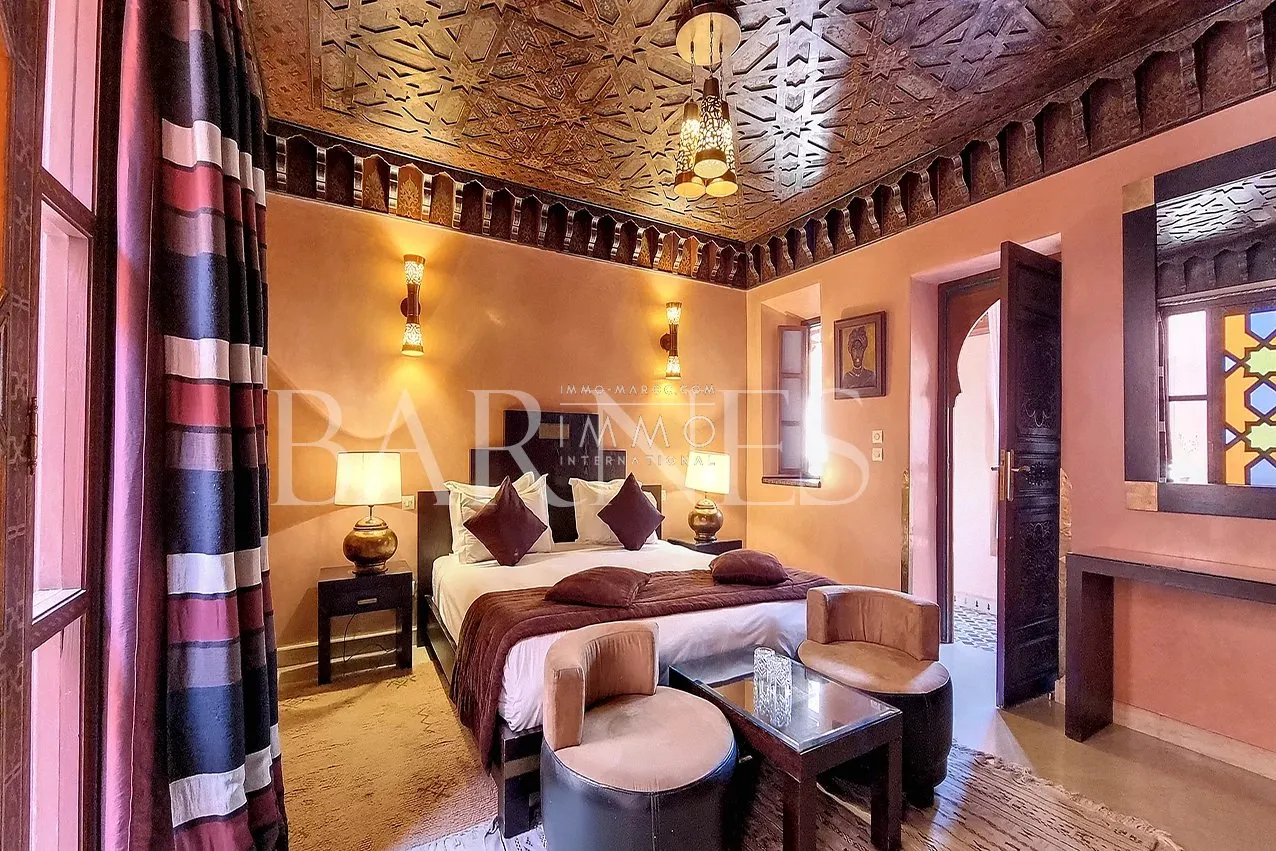 Sale of a guesthouse with 18 rooms located in a charming neighborhood of the medina in marrakech.