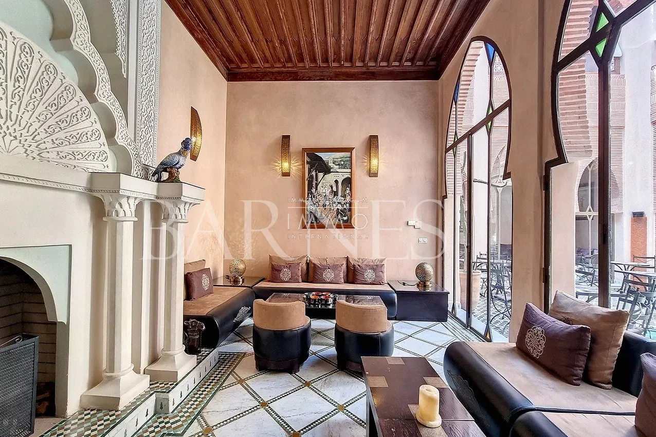 Sale of a guesthouse with 18 rooms located in a charming neighborhood of the medina in marrakech.
