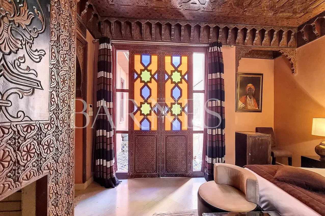 Sale of a guesthouse with 18 rooms located in a charming neighborhood of the medina in marrakech.