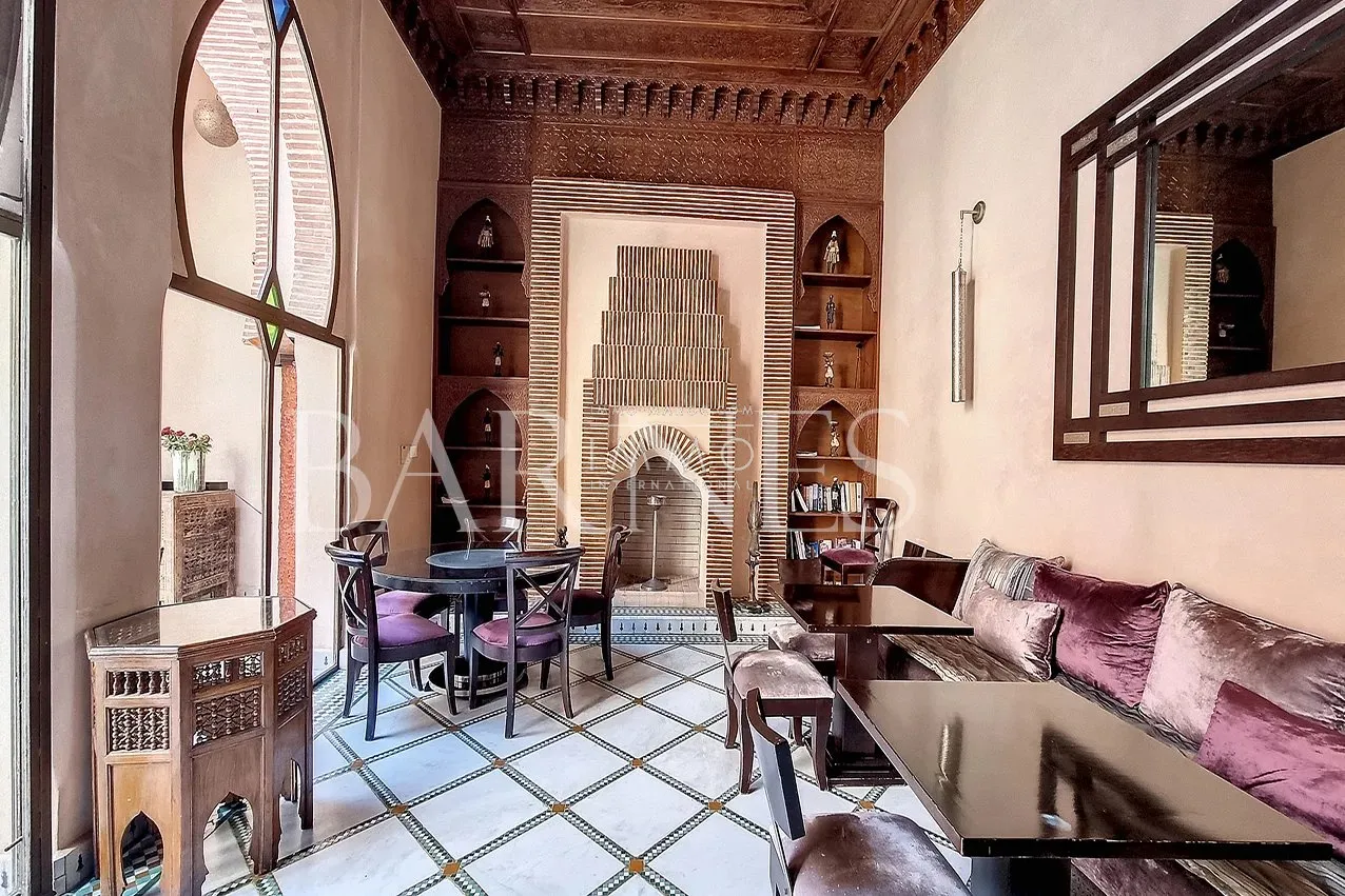 Sale of a guesthouse with 18 rooms located in a charming neighborhood of the medina in marrakech.