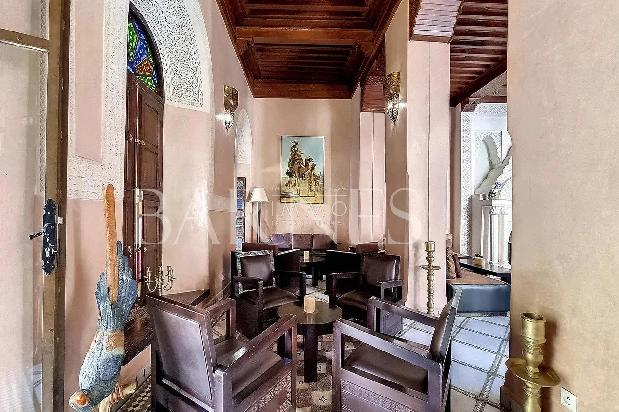 Sale of a guesthouse with 18 rooms located in a charming neighborhood of the medina in marrakech.