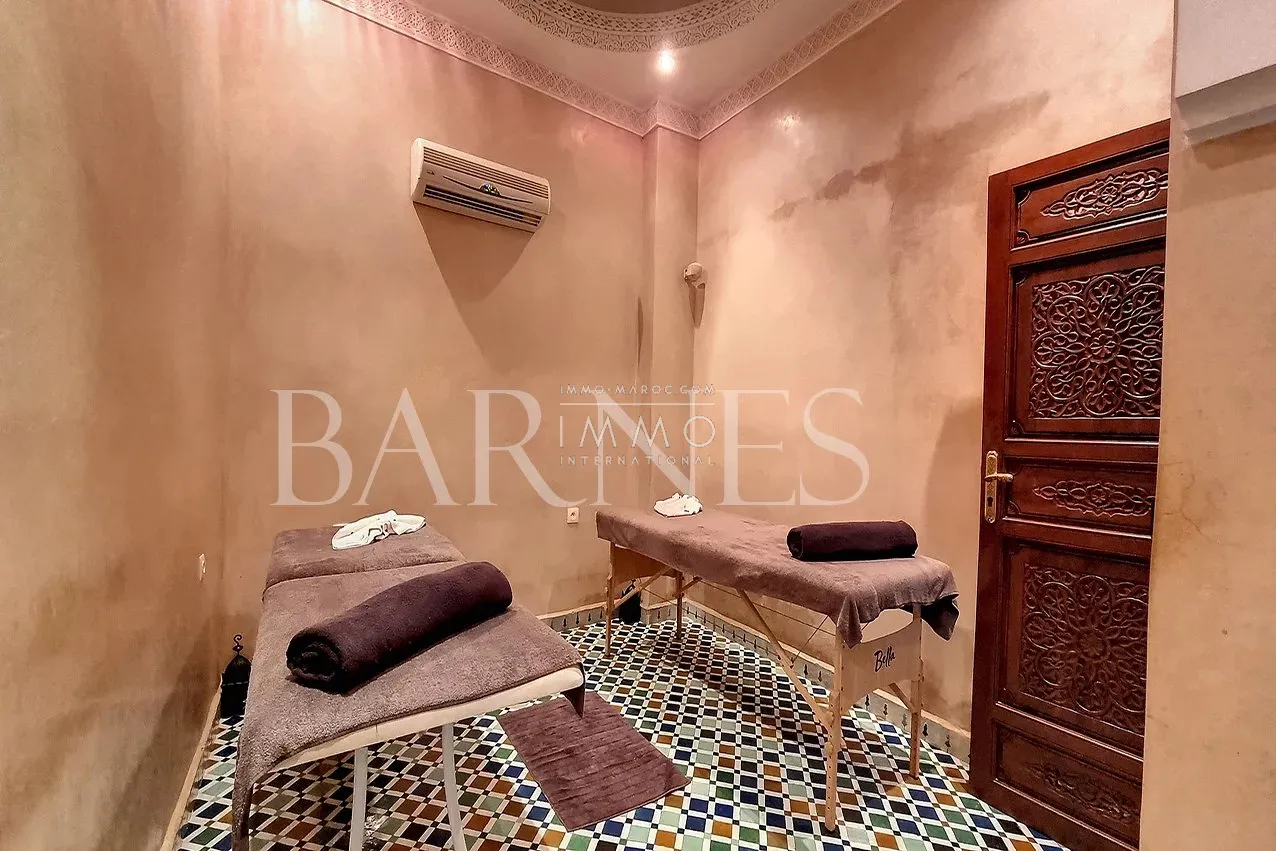 Sale of a guesthouse with 18 rooms located in a charming neighborhood of the medina in marrakech.