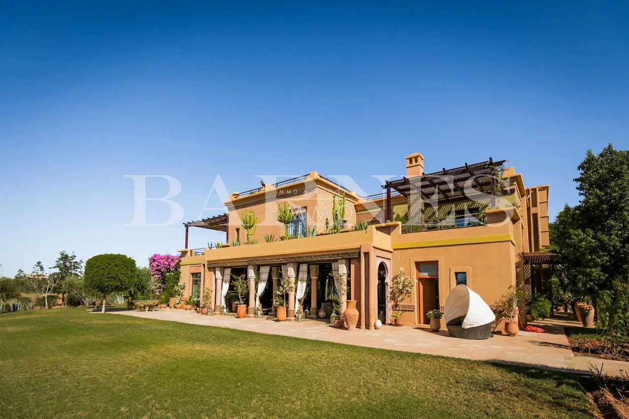 Unique property on the front line of the golf course!