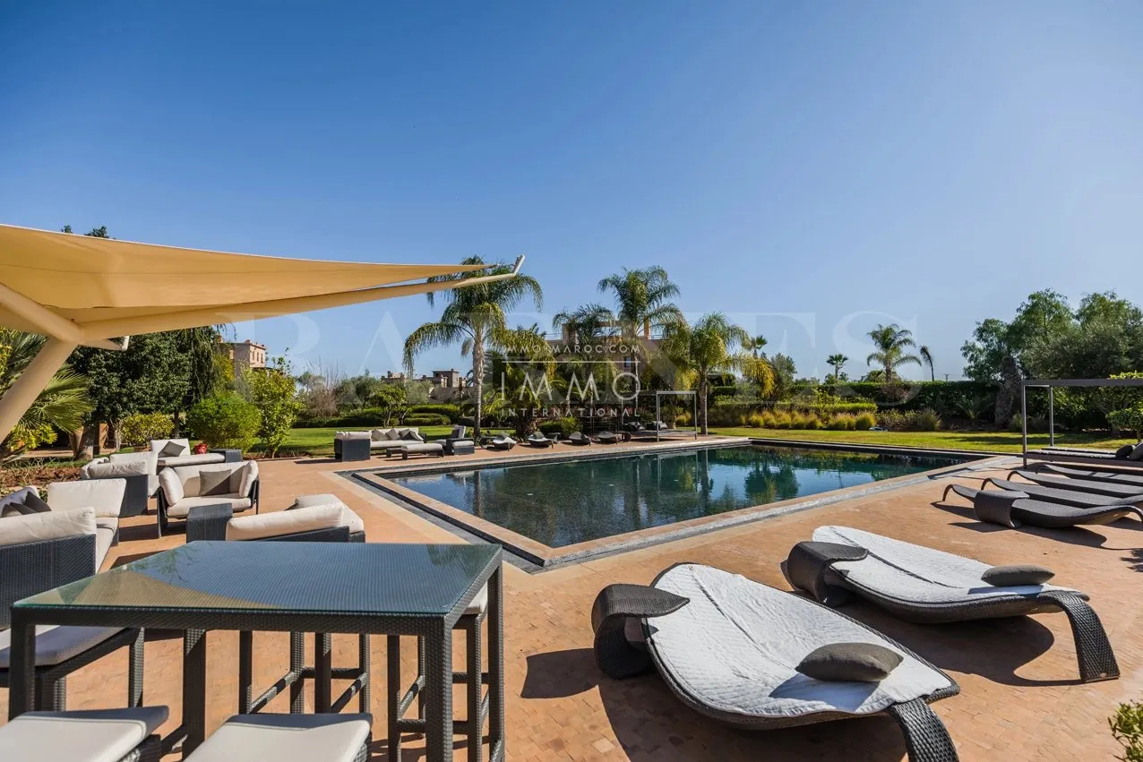 Unique property on the front line of the golf course!