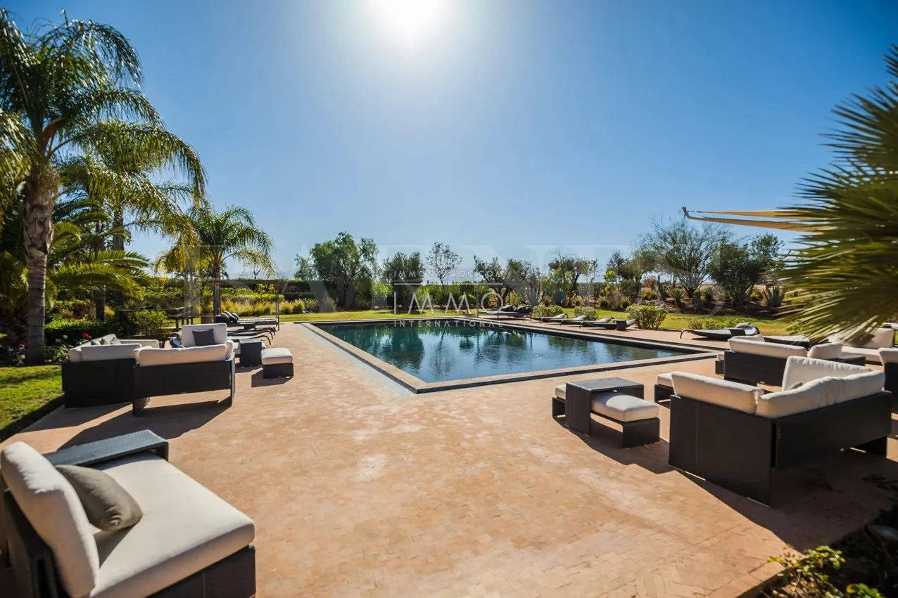 Unique property on the front line of the golf course!