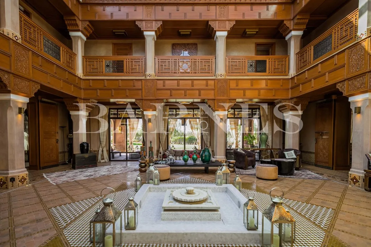 Unique property on the front line of the golf course!