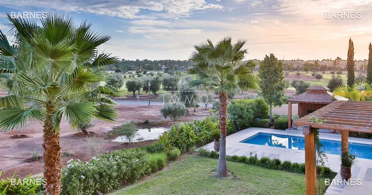 Villa on golf with exceptional finishes , very high quality materials , lift ....