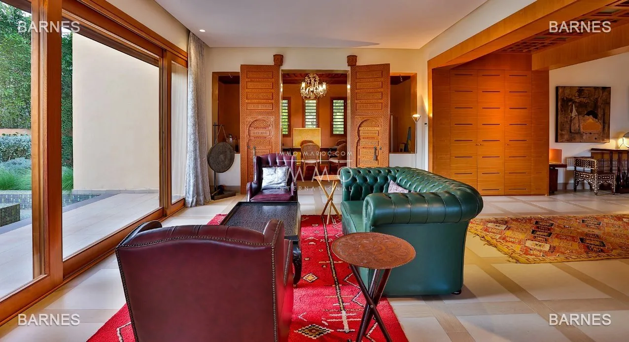 Villa on golf with exceptional finishes , very high quality materials , lift ....