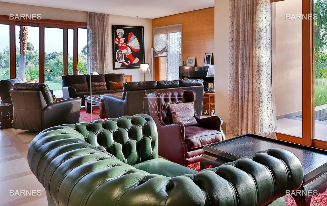 Villa on golf with exceptional finishes , very high quality materials , lift ....