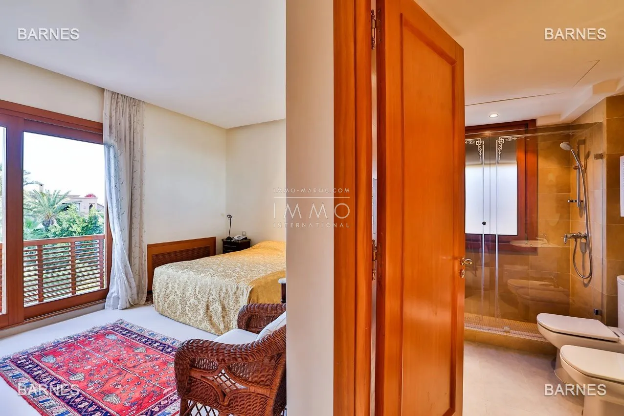 Villa on golf with exceptional finishes , very high quality materials , lift ....