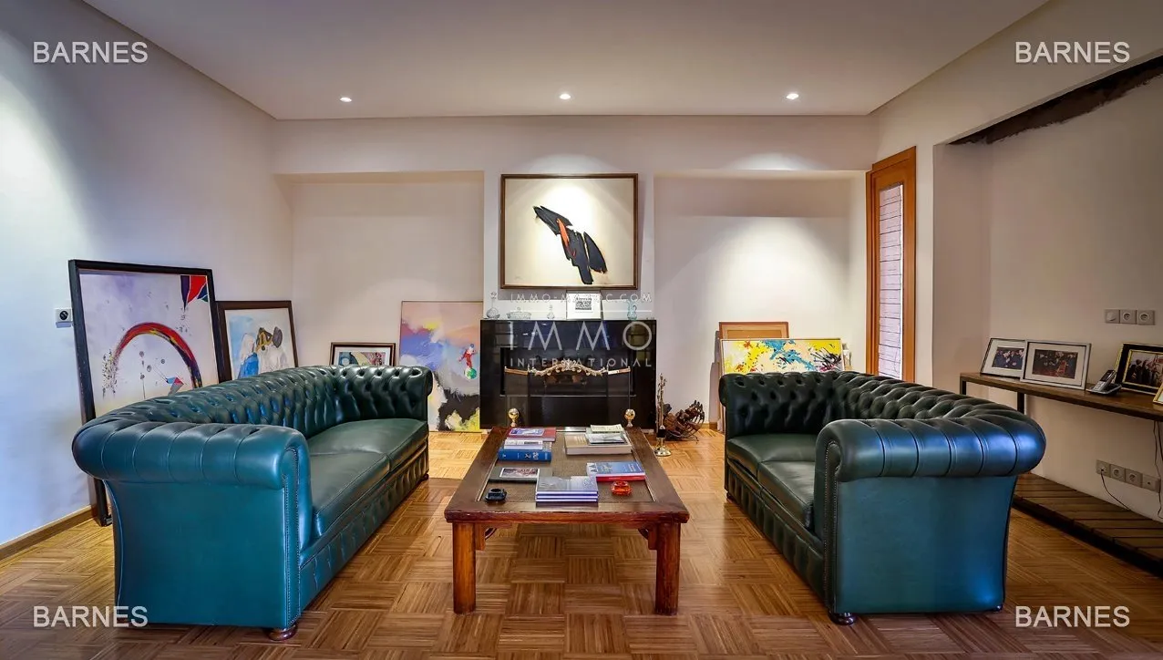 Villa on golf with exceptional finishes , very high quality materials , lift ....