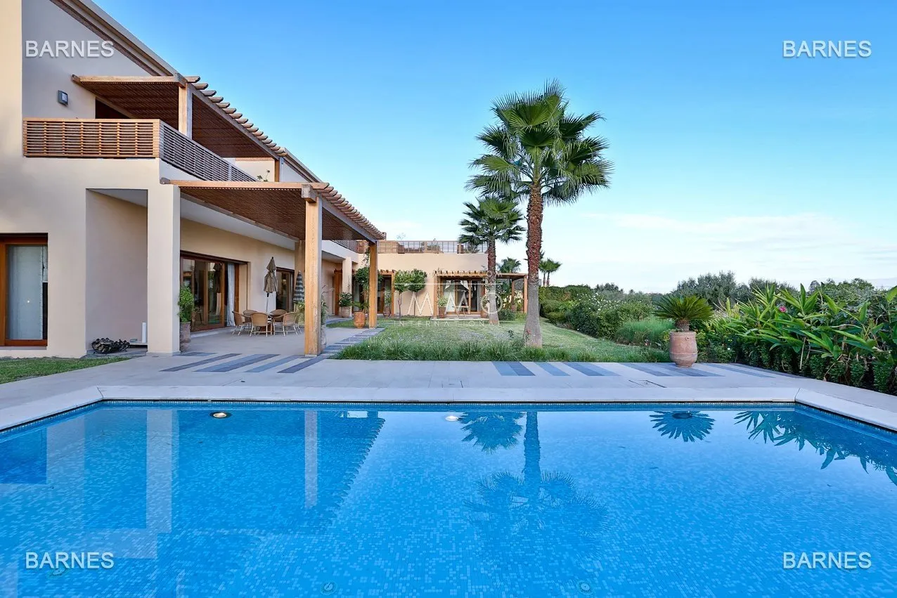 Villa on golf with exceptional finishes , very high quality materials , lift ....