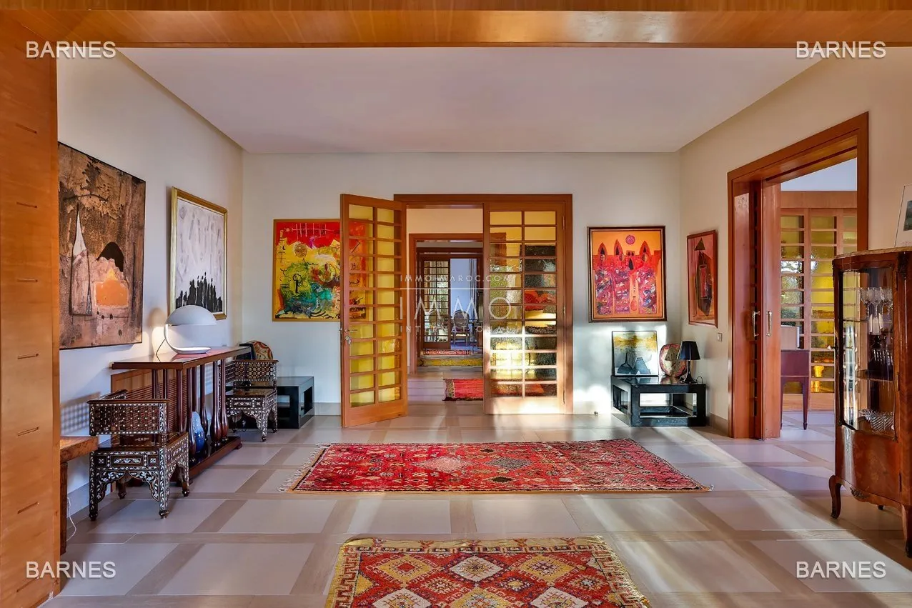 Villa on golf with exceptional finishes , very high quality materials , lift ....