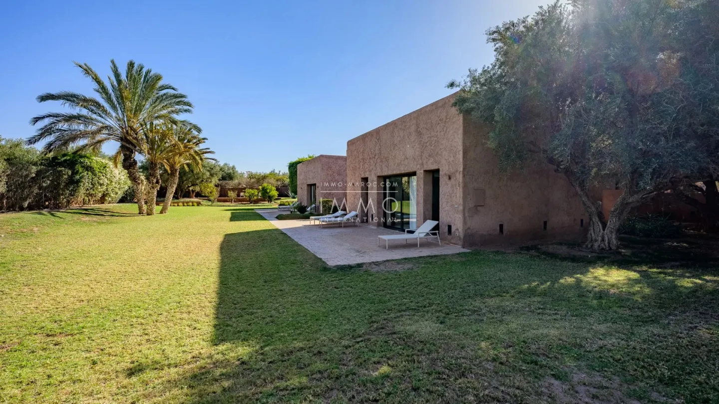 Two villas for sale in the prestigious royal palm estate