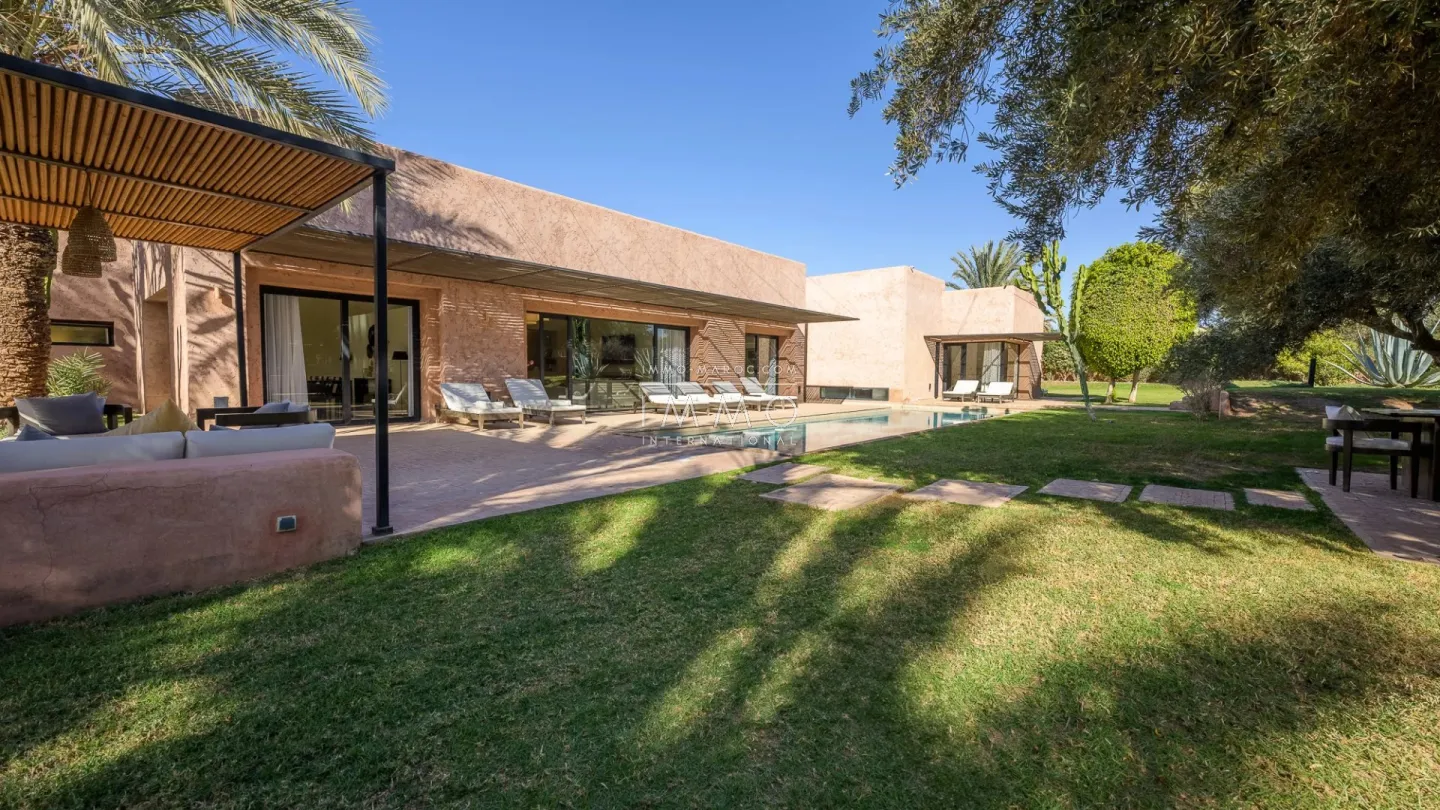 Two villas for sale in the prestigious royal palm estate