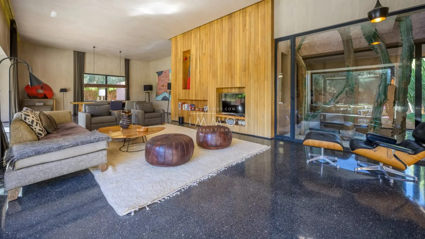 Two villas for sale in the prestigious royal palm estate