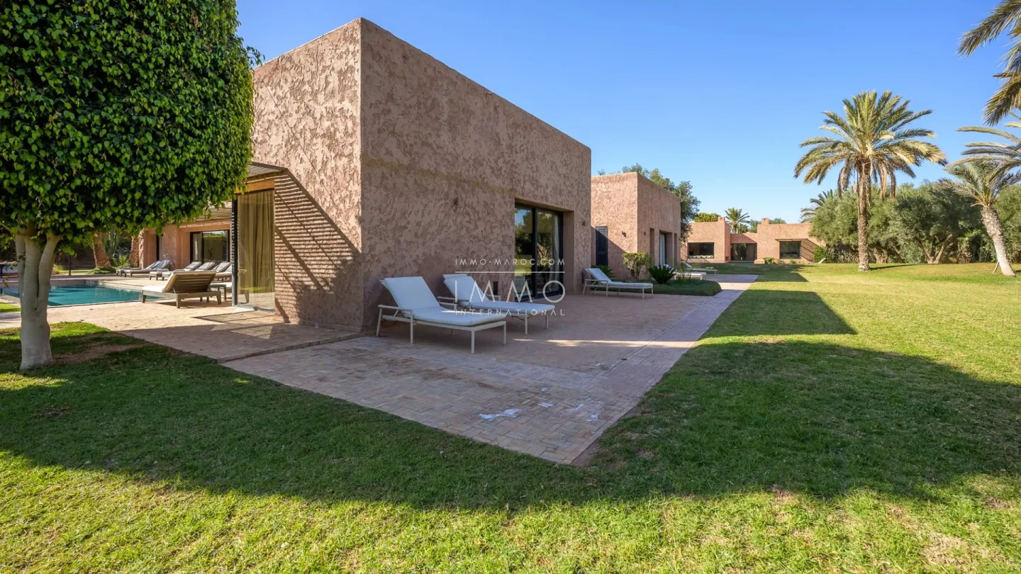 Two villas for sale in the prestigious royal palm estate